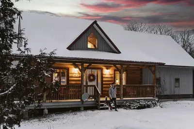 Image de Private Cabin getaway, located on 16 acre property. (Pet Friendly! )