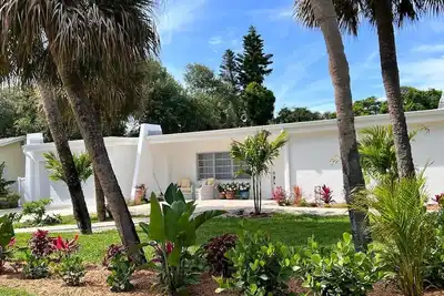 Image de Perfect Beach Haven! \nWalk to the beach. \nZero entry, no stairs. \n\n