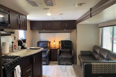 Image de Professor Rousseau's Fishing Rv Retreat