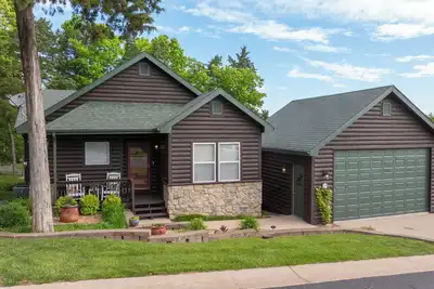 Image de Rustic and Relaxing, 2 Bedroom Cabin on Beautiful Kinderhook!
