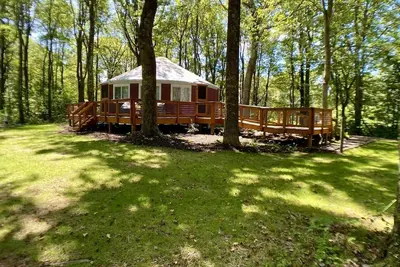 Image de Private, romantic 720 ft yurt on dead end road 3. 5 miles from Blue Ridge Parkway