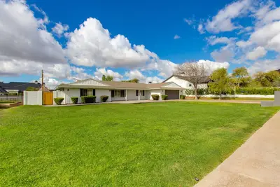 Image de Beautiful Furnished Arcadia Home with Camelback View Off Exeter