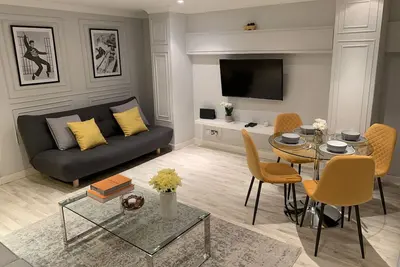 [Camden Luxury Flat] with Private Patio