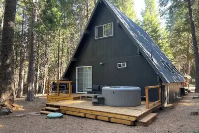 Image de Quiet\/Cozy A-Frame Near Mount Lassen w\/Hot Tub
