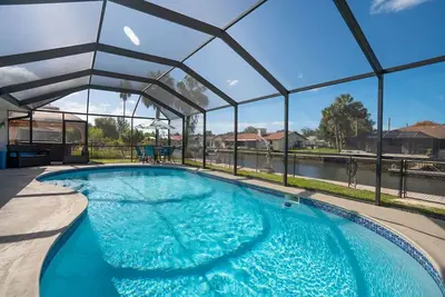 Image de Crystal River Pool Home ~ Waterfront w/Boat Dock, Hot Tub & fenced backyard.