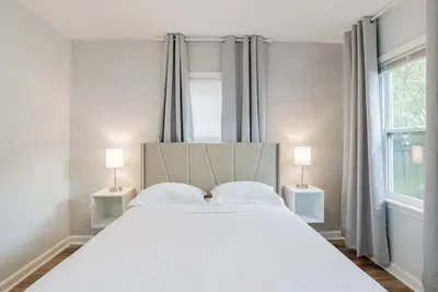 Image de Bright & Stylish - 5* Location - Patio & Sunroom