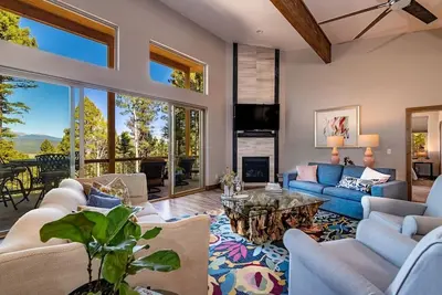 Image de New build, 3 king bedrms w/bathrm, gourmet kitchen, gorgeous views, quiet area