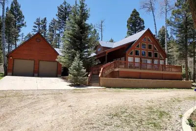 Image de Next to Af hike and bike trails, Hot Tub, Fire Pit, Wood fireplace, Covrd deck