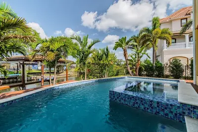 Image de Waterfront Italian Villa with Private Pool / Spa