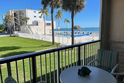Image de Relaxing beachfront getaway w/heated pool #4