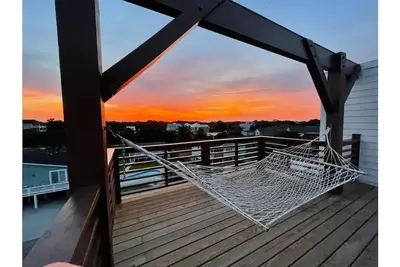 Image de Symbiosis: brand new construction in 2022, four decks, ocean view!