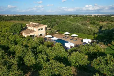 Image de Stunning Converted Farmhouse, A\/C, Private Pool, Extensive Grounds & Idyllic Location in Buger!