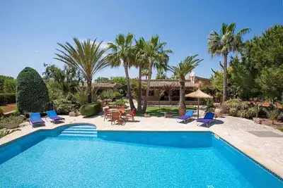 Image de Attractive 2-Bedroom Villa, Private Pool, Superb Bbq Area & Pretty Gardens just 750m to Cala Sa Nau