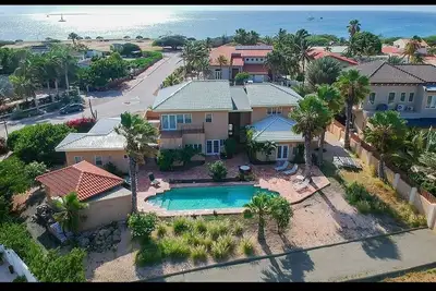 Steps to Malmok Beach –  with Oversized Pool