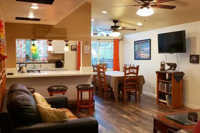 Image de Spacious Pool Home Near Disneyland, Anaheim Convention, Near Local Beaches