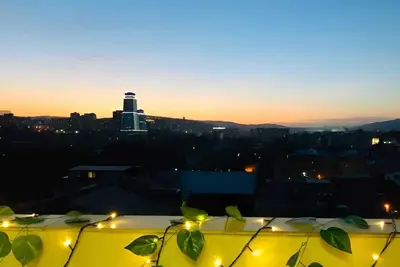 Image de Modern 2-bedroom condo with free parking (0092/Lilu)