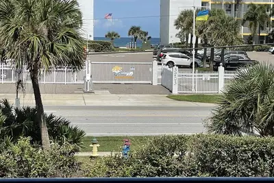Image de Oceanwalk bldg 2:  2 bedrooms 2 bath w Ocean view from balcony. Pet fee required