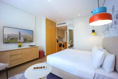 Image de Luxury Studio Apartment Near the Community Jvt