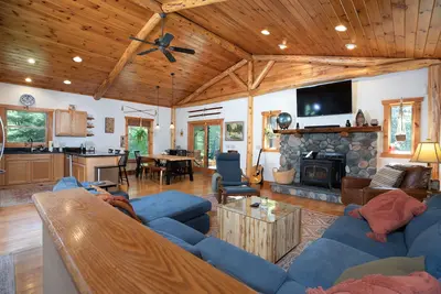 Image de Modern Cabin w/ Hot Tub-Minutes to Lakes & Skiing