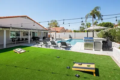 Image de Bohemian Resort - Pool, Spa, Golf, Bbq, & Games!