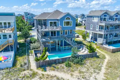 Image de Beachfront getaway with ocean views, private pool, hot tub, bar, deck & foosball