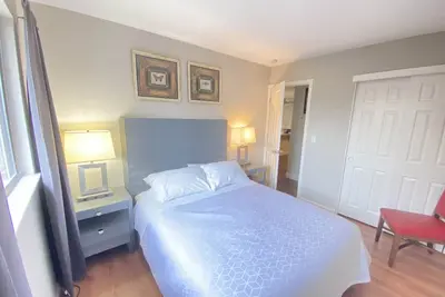 Image de Comfy and freshly updated 2/1 duplex