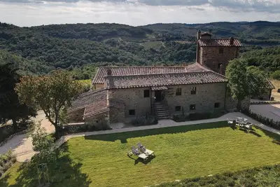 Image de Exclusive Tuscan Winery Escape: Charming Villa with Pool & Breathtaking Views.