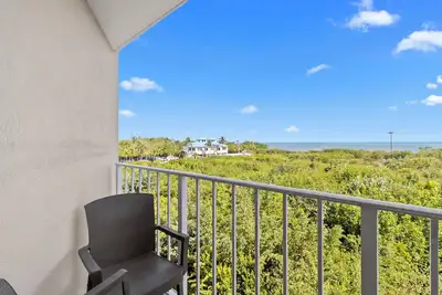 Image de Steps From The Beach! 4 Ocean View Units, Outdoor Pool, Near Ocean Reef Club!