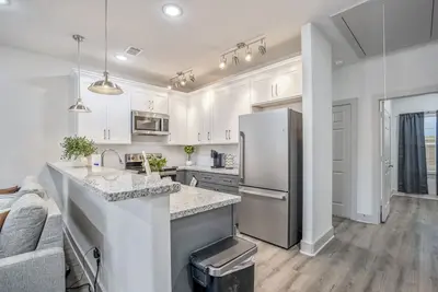 Image de Luxurious Home Away From Home Minutes From Medical Center