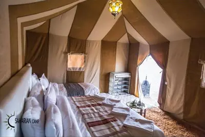 Image de Chambre triple de luxe pour trois personnes au Saharian Luxury Camp