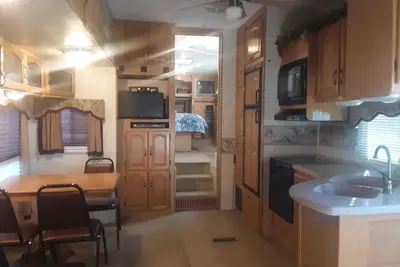 Image de 33' Rv with two slide outs