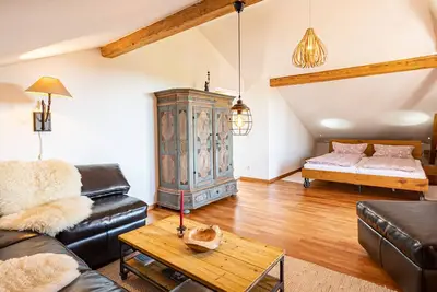 Image de Apartment bedsitter with west-facing balcony, kitchenette, 50 sqm