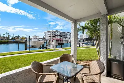 Image de 1b/1b Waterfront Madeira Beach Yacht Club #231e