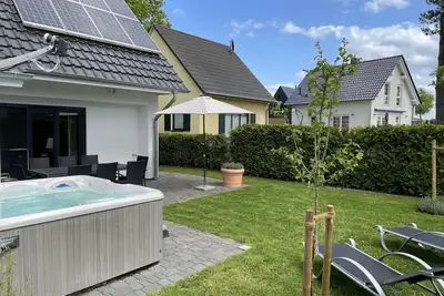 Image de Villa Seebrise Comfort with fireplace, outdoor whirlpool, sauna and garden
