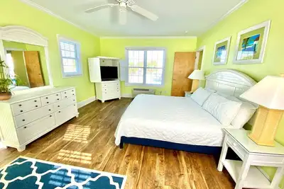Image de Pet-friendly, Covered Porch, 3 Blocks to Beach! Unit 121