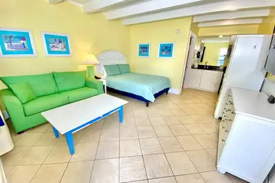 Image de Pool, 3 Blocks to Beach, Centrally Located! Unit 202
