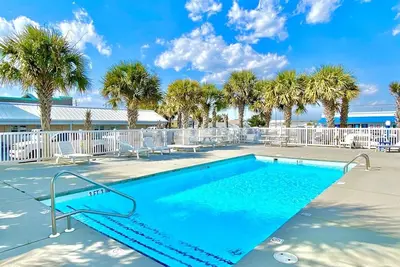 Image de Pet-friendly, Centrally Located, 3 Blocks to Beach! Unit 205