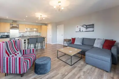 Stylish 2-Bed Flat, 10mins to Nec & Airport Free Parking