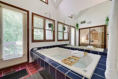 Image de Omega · Omega Lounge -2br Townhouse w/ Jacuzzi-Shawnee Mtn