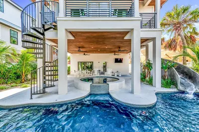 Image de Luxury Beach Home! Pool, Rooftop Deck & Fun Amenities! - Shell-Abrate Good Times