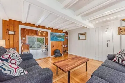 Image de Hamptons renovated 1840 farm house w/heated pool