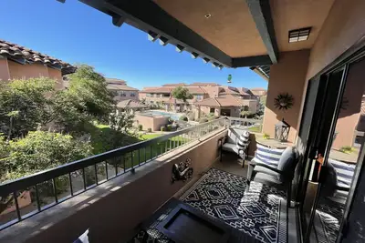 2 Bed Pool View Paradise in Desert Ridge w/ Garage