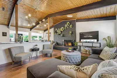 Image de Lion Lodge! Game Room, Hot Tub & Fire Pit