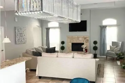 Image de Shopping, Entertainment, Trails & Luxury Living!