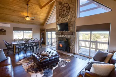 Image de Country Cabin • 1 Acre • Hot Tub • Fire Pit • Scenic Views