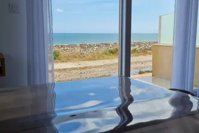 Image de Gite la mer, les pieds dans l'eau pour 4 personnes