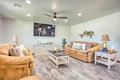 Image de Woodward Home Near Crystal Beach Water Park!