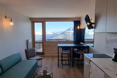 Image de 10m du centre station, vue montagne, balcon, télévision, casier à ski, 26m², La Plagne