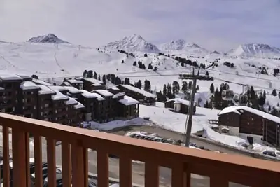 Image de 100m du centre station, Rez-de-chaussée, terrasse, télévision, casier à ski, 28m², La Plagne