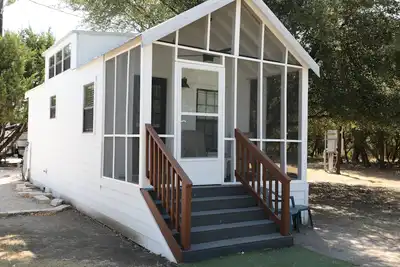 Image de Tiny Home nestled along the San Gabriel River.